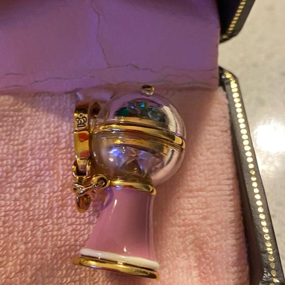NWT and box Juicy Couture bubble gum charm in pink. Has never been out of box. - Picture 1 of 10